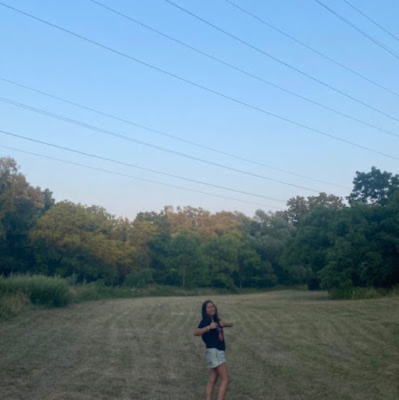 Meet your Posher, Nicole - Picture 1 of 1